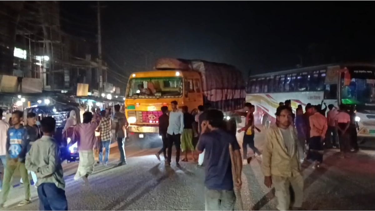 দিনাজপুরে বরযাত্রীর মাইক্রোবাসের ‘সাইড’ দেওয়া নিয়ে সংঘর্ষ, নিহত ১