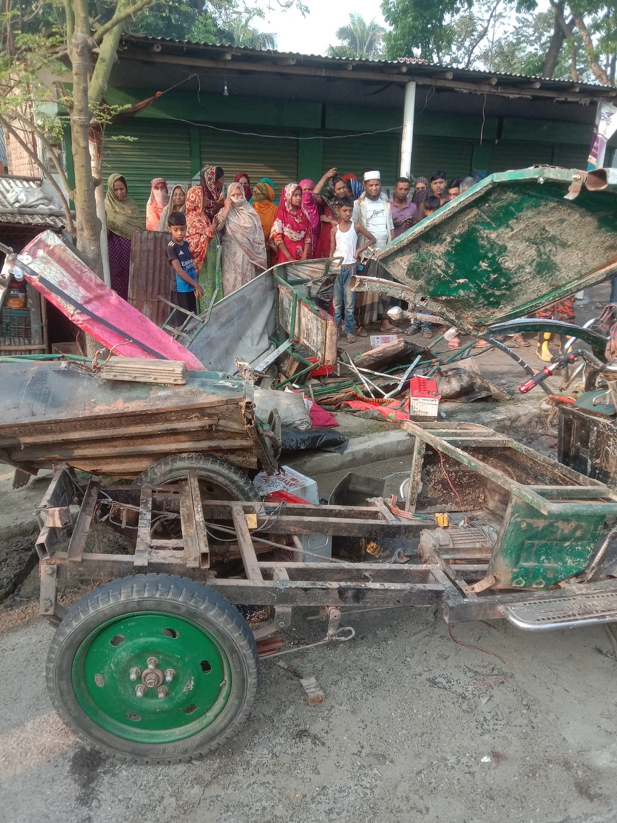 নাটোরে সড়ক দুর্ঘটনায় ৩ জন নিহত, আহত ৪