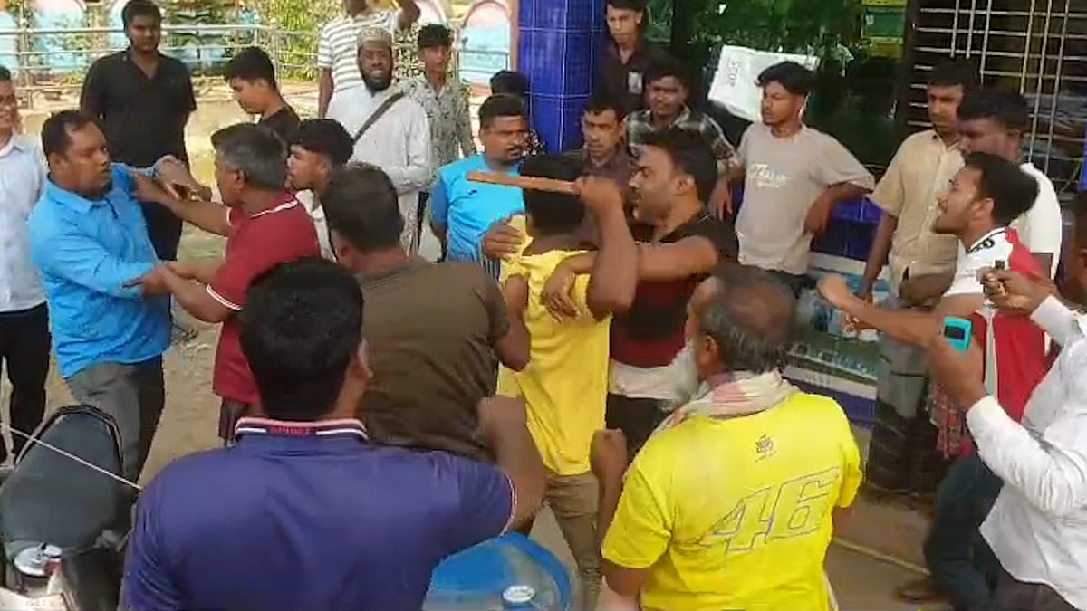 প্রভাব খাটিয়ে তেল নেওয়ার অভিযোগে বিএনপি নেতাকে গণপিটুনি