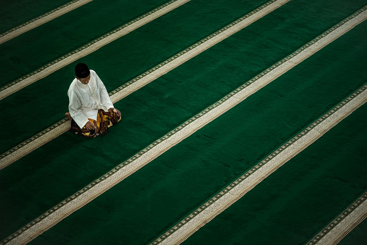 নামাজে শয়তানের ‘মন্ত্রণা’ থেকে বাঁচার উপায়