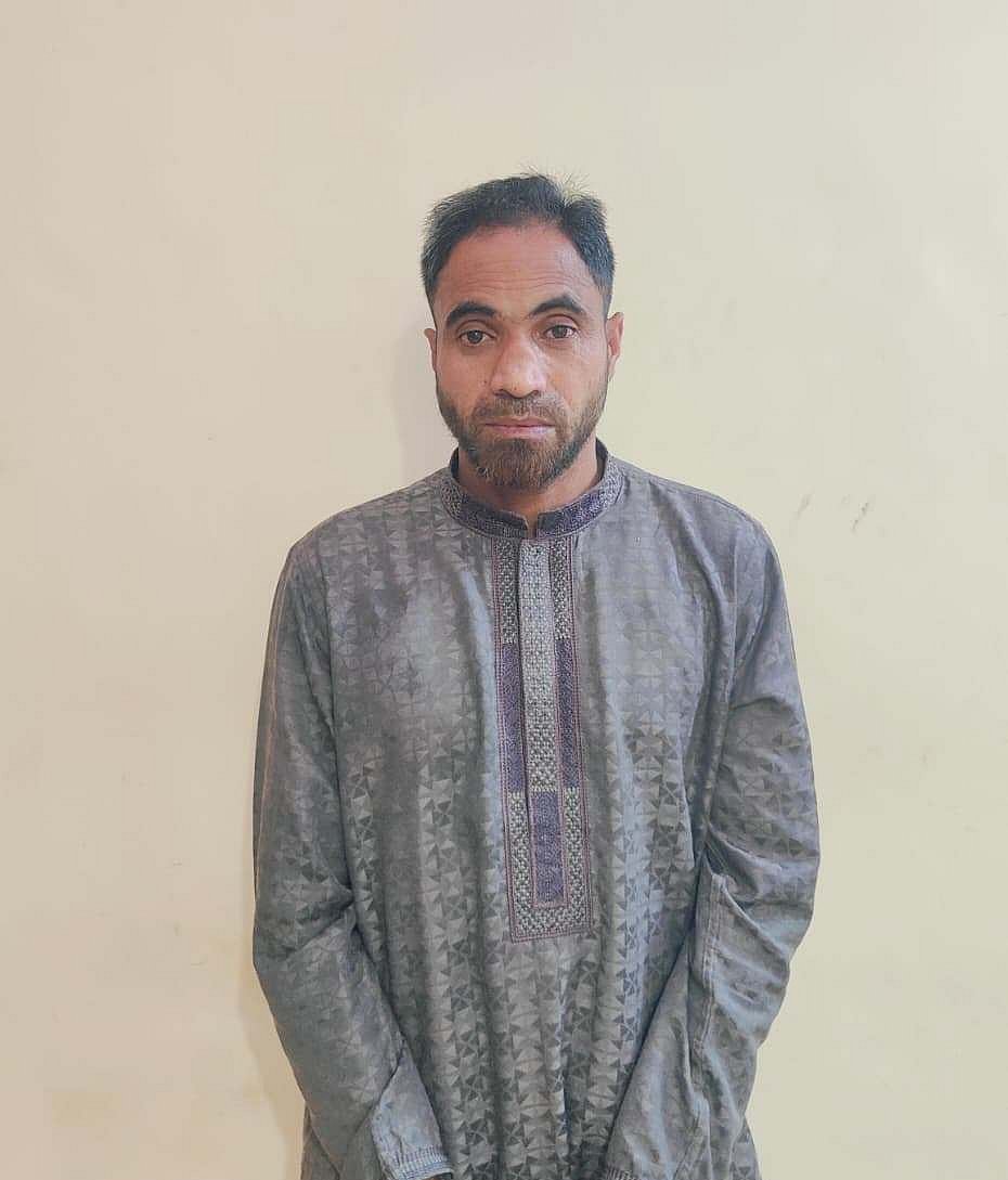 নির্মাণাধীন ভবন দেখিয়ে বললেন, ‘৫-১০ কোটি টাকা খাওয়া যাবে, গুলি করতে হবে’