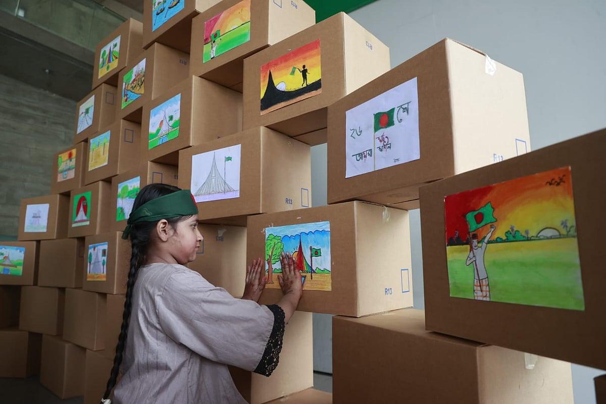 ‘মুক্তিযুদ্ধের দেয়াল’ বানাল শিশুরা, আঁকল মুক্তিযুদ্ধের ছবি