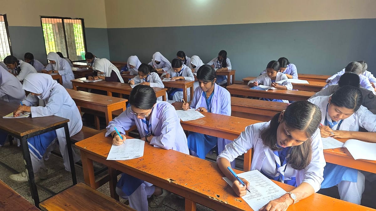 নারায়ণগঞ্জে বন্ধুসভার মুক্তিযুদ্ধ অলিম্পিয়াডে বীর যোদ্ধাদের স্মৃতিচারণ