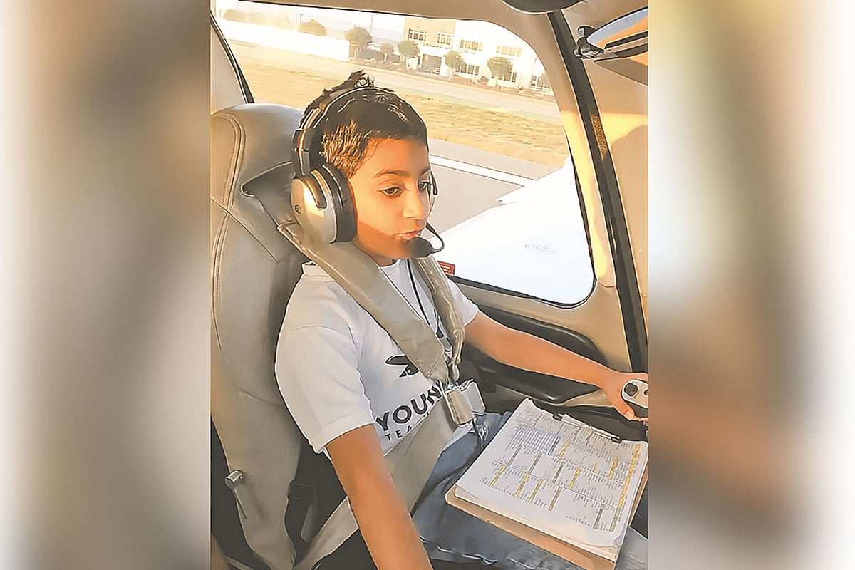 ১১ বছর বয়সেই উড়োজাহাজ চালিয়ে বিস্ময় ছড়াল কিশোর