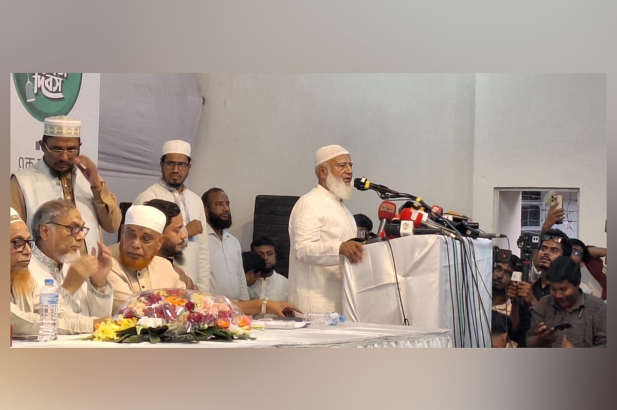 কূটনীতিককে জড়িয়ে ধরা নিয়ে ব্যাখ্যা দিলেন জামায়াত আমির