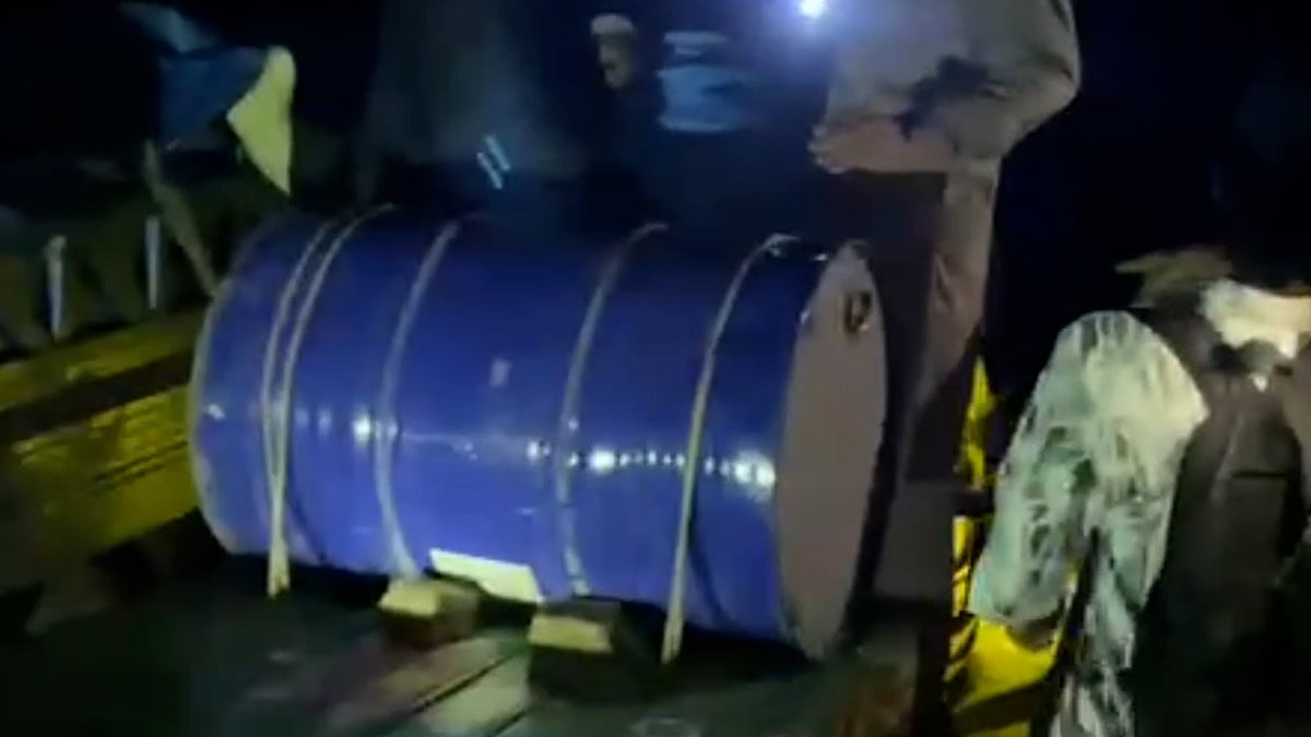 জামালপুরে প্রায় ৩ হাজার লিটার পেট্রলসহ আটক ৭