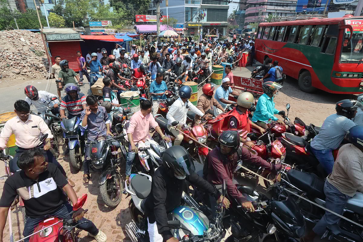 জ্বালানি তেলের সংকট চলছেই