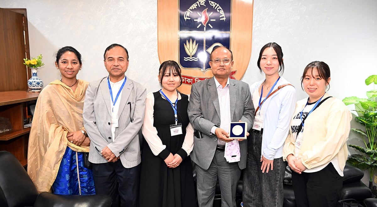 ঢাবি উপাচার্যের সঙ্গে হিরোশিমা বিশ্ববিদ্যালয় প্রতিনিধিদলের সাক্ষাৎ