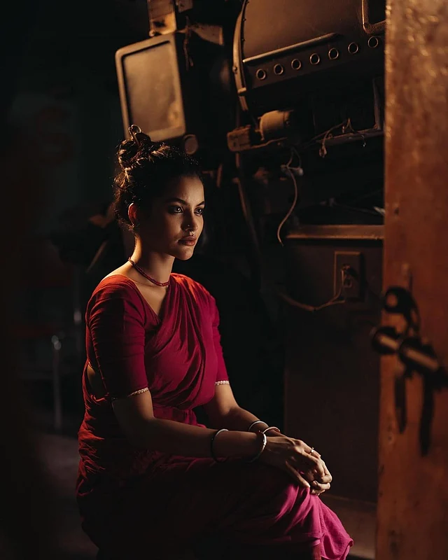 ম্যাজেন্টা শারিতে বেদেনী গুলতির চরিত্রে দেখা যাচ্ছে তাঁকে