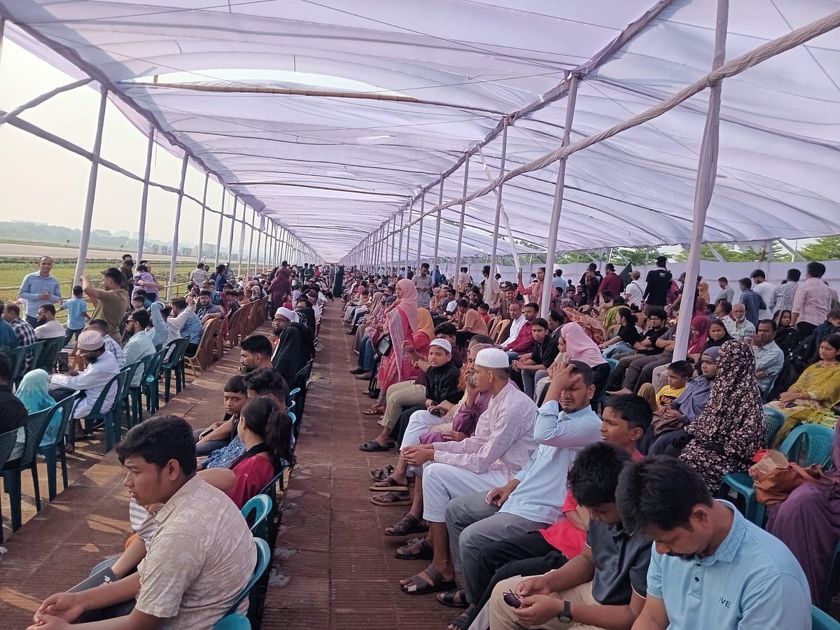 জাতীয় প্যারেড স্কয়ারে কুচকাওয়াজ–ফ্লাই পাস্ট দেখতে এসেছেন হাজারো দর্শনার্থী