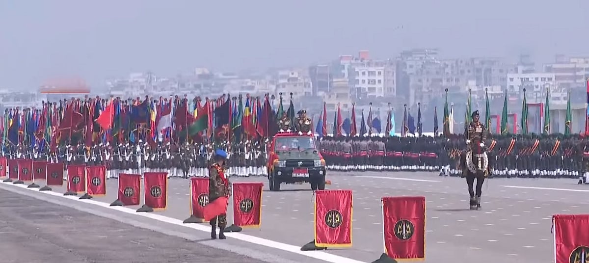 জাতীয় প্যারেড স্কয়ারে বর্ণাঢ্য কুচকাওয়াজ