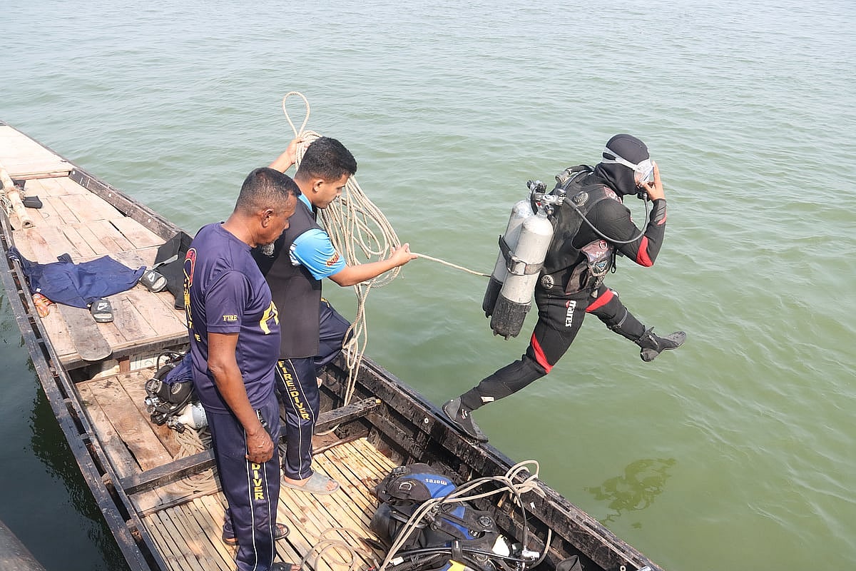 পদ্মায় বাসডুবি: ২৪ জনের মরদেহ উদ্ধার