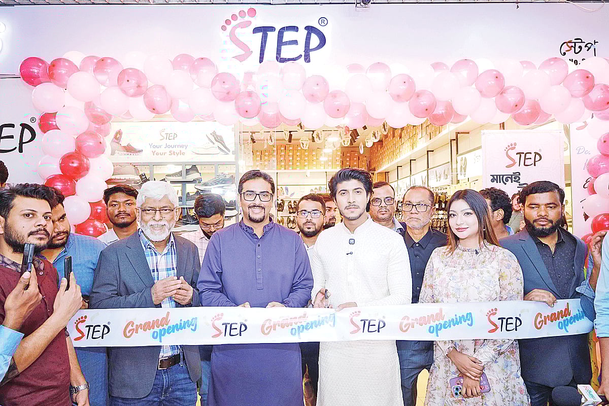 যমুনা ফিউচার পার্কে স্টেপ ফুটওয়্যারের নতুন আউটলেট 