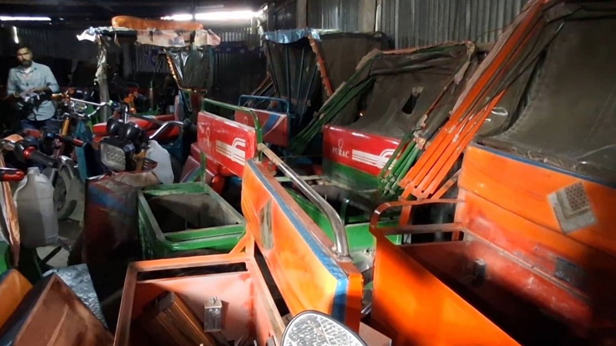 নরসিংদীতে নৈশপ্রহরীকে বেঁধে গ্যারেজে ডাকাতি, বাধা দেওয়ায় দুজনকে ছুরিকাঘাত