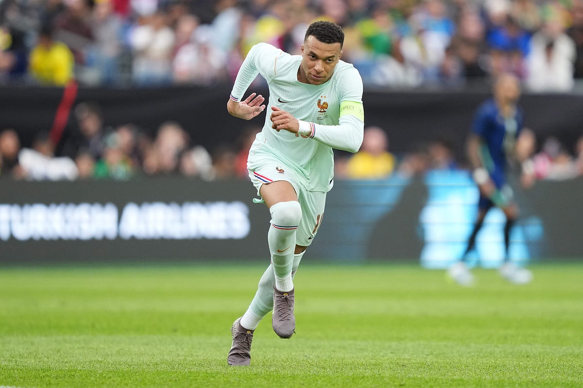 ফ্রান্সের সেরা হতে আর ২ গোল চাই এমবাপ্পের