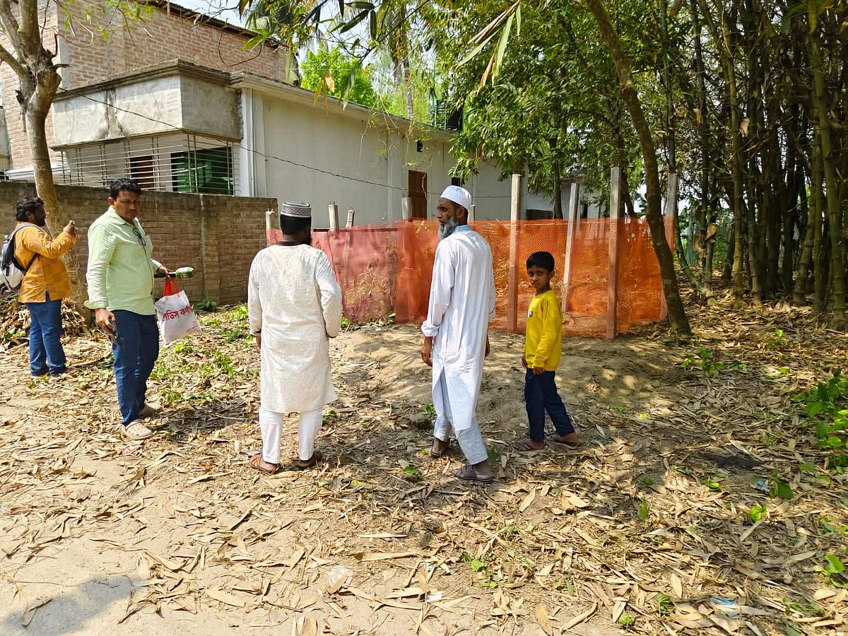 ‘সবার প্রিয় আয়েশাকে নিজ হাতে কবরে নামিয়েছি’