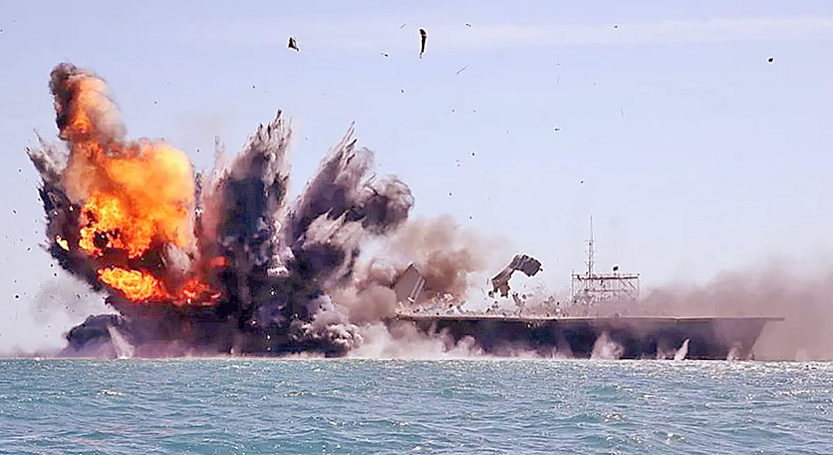 তিন কৌশলে হরমুজ প্রণালি নিয়ন্ত্রণে রেখে যুক্তরাষ্ট্রকে বেকায়দায় ফেলছে ইরান