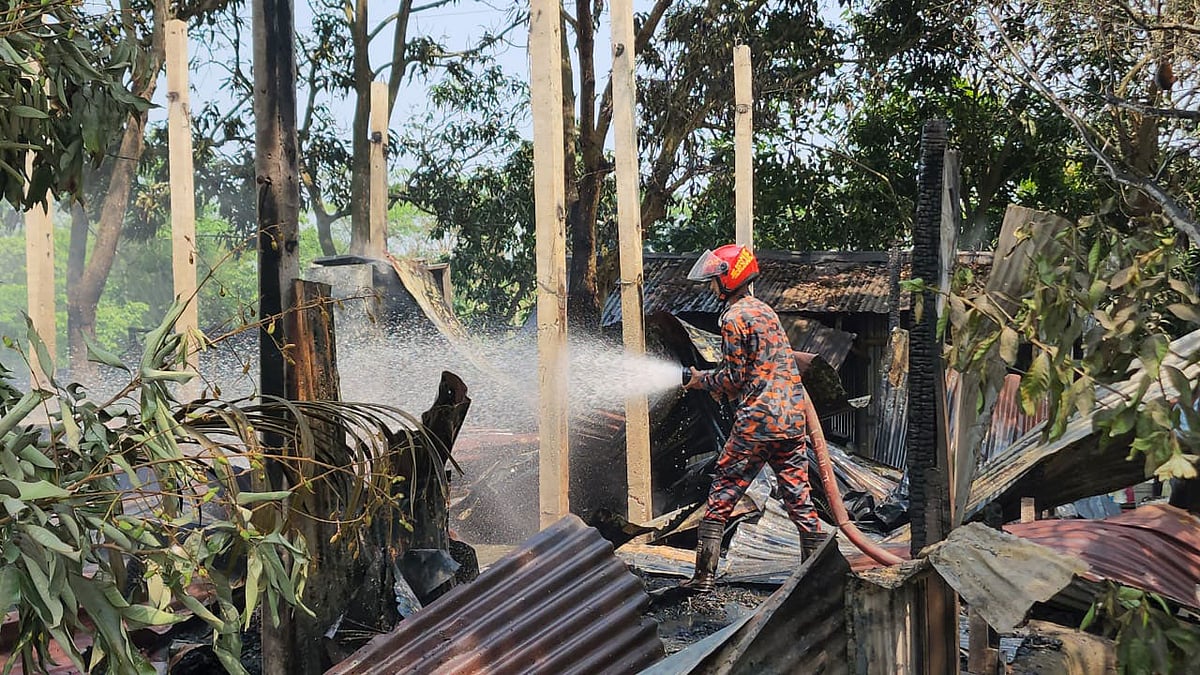 শরীয়তপুরে ছাত্রলীগ নেতার সমর্থকদের সঙ্গে বিএনপির সমর্থকদের সংঘর্ষ, আহত ৮