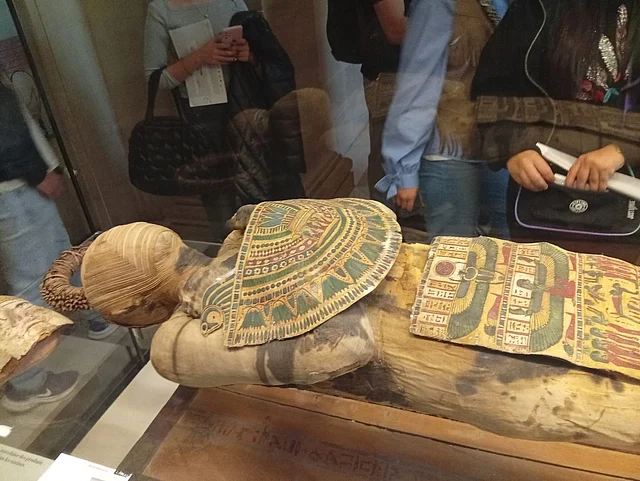 লুভরে প্রদর্শিত মমি