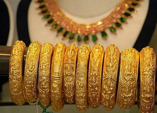 দেশে সোনার দাম ভরিতে কমল ৬৫৯০ টাকা