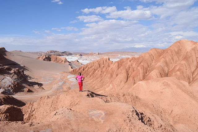 চিলির আতাকামার মরুভুমির ‘ভ্যালি ডি লা মুয়েরতে’—এ লেখক