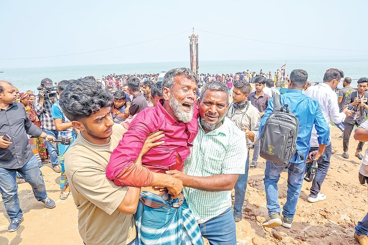 ফেরিঘাটে অব্যবস্থাপনা, অরক্ষিত পন্টুন, পদ্মায় বাসডুবির যত কারণ