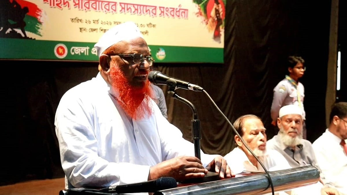 ‘মুক্তিযুদ্ধে বঙ্গবন্ধুর অবদান নেই’ মন্তব্য করায় বের করে দেওয়া হলো অনুষ্ঠান থেকে