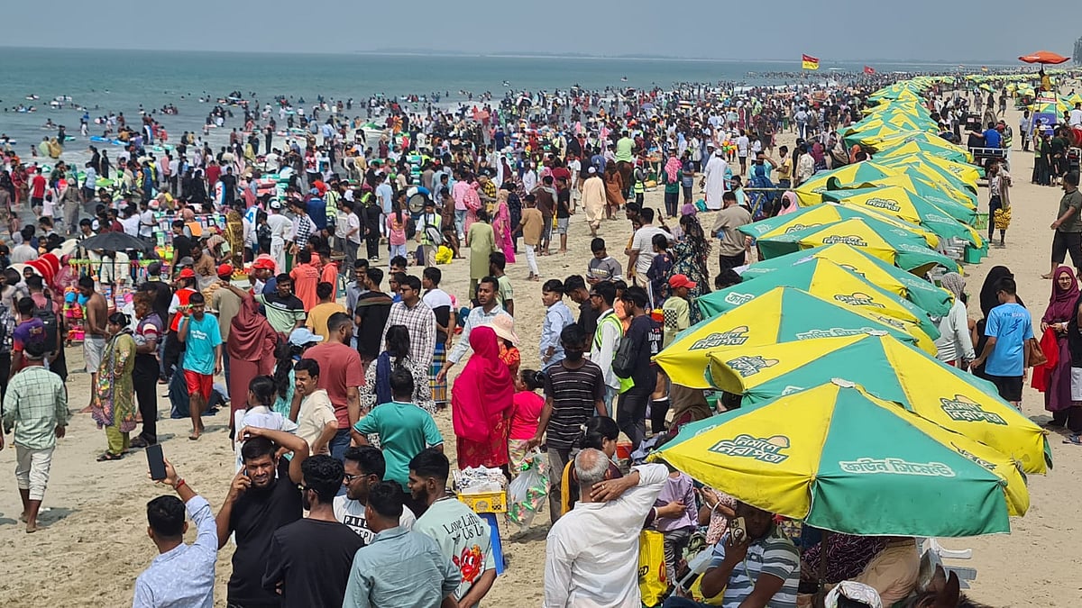 কক্সবাজারে ছয় দিনে সাত লাখ পর্যটক, কোথায় ঘুরছেন তাঁরা
