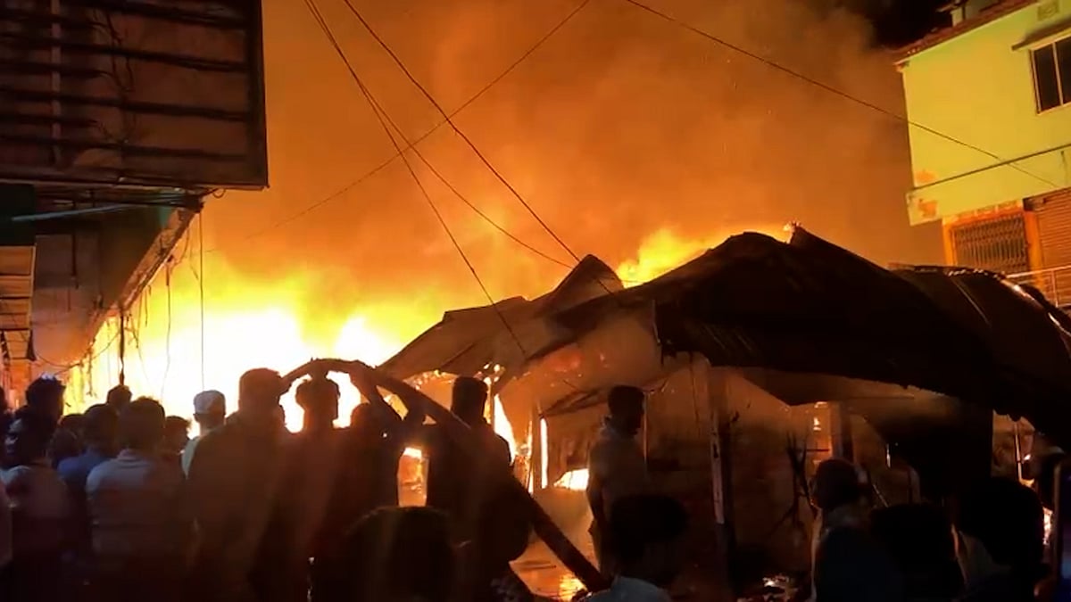 দীঘিনালার বাজারে ভয়াবহ আগুনে পুড়ল ৩৫টি দোকান