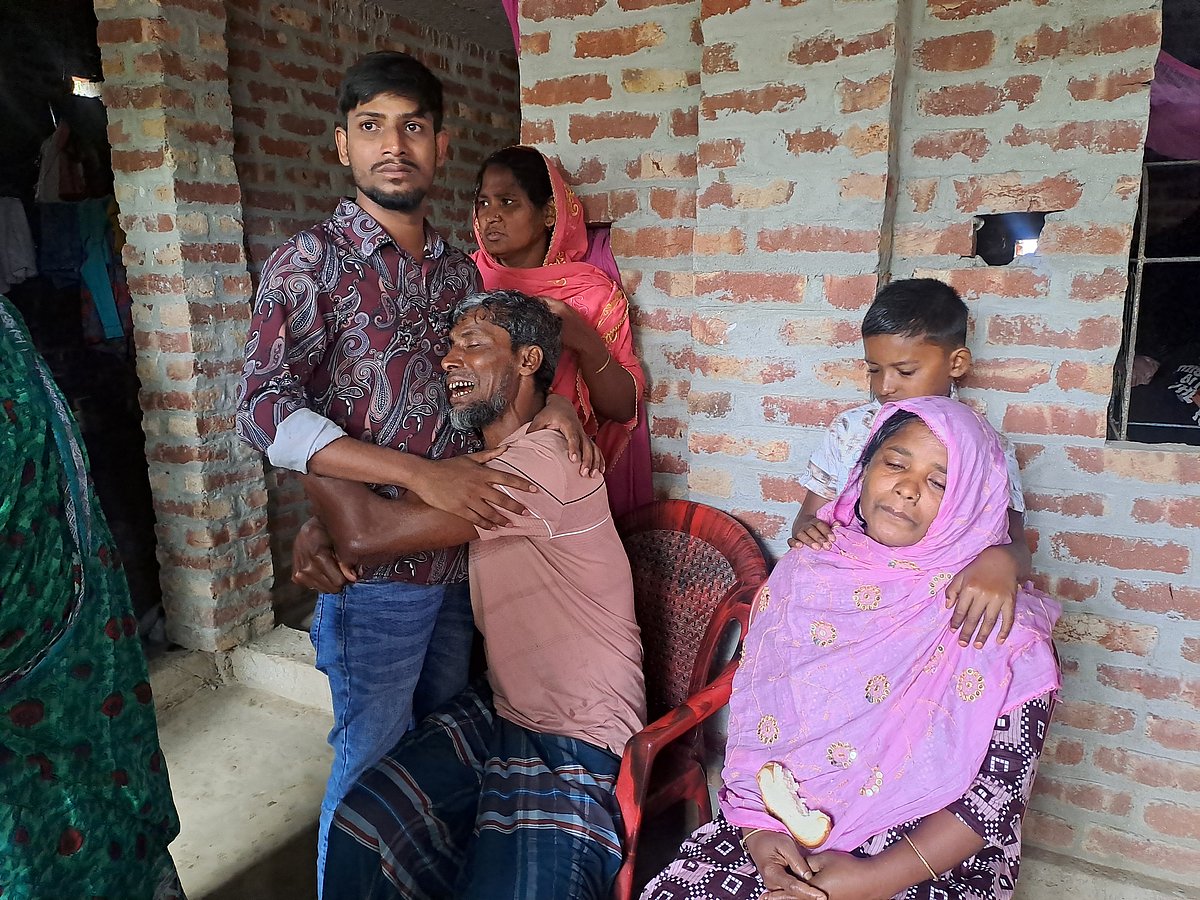 এক দুর্ঘটনায় একই গ্রামের পাঁচজন নিহত, বাড়িতে বাড়িতে শোক