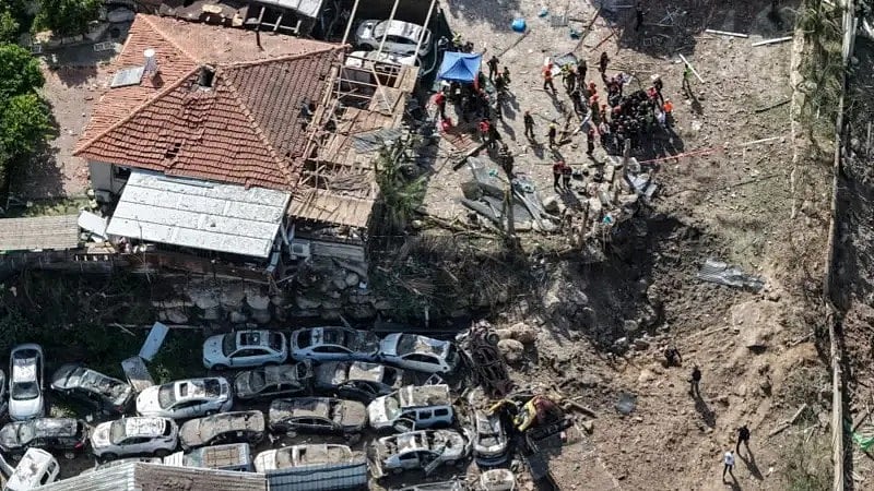 মধ্য ইসরায়েলে একাধিক ইরানি ক্ষেপণাস্ত্রের আঘাত, ব্যাপক ক্ষয়ক্ষতি