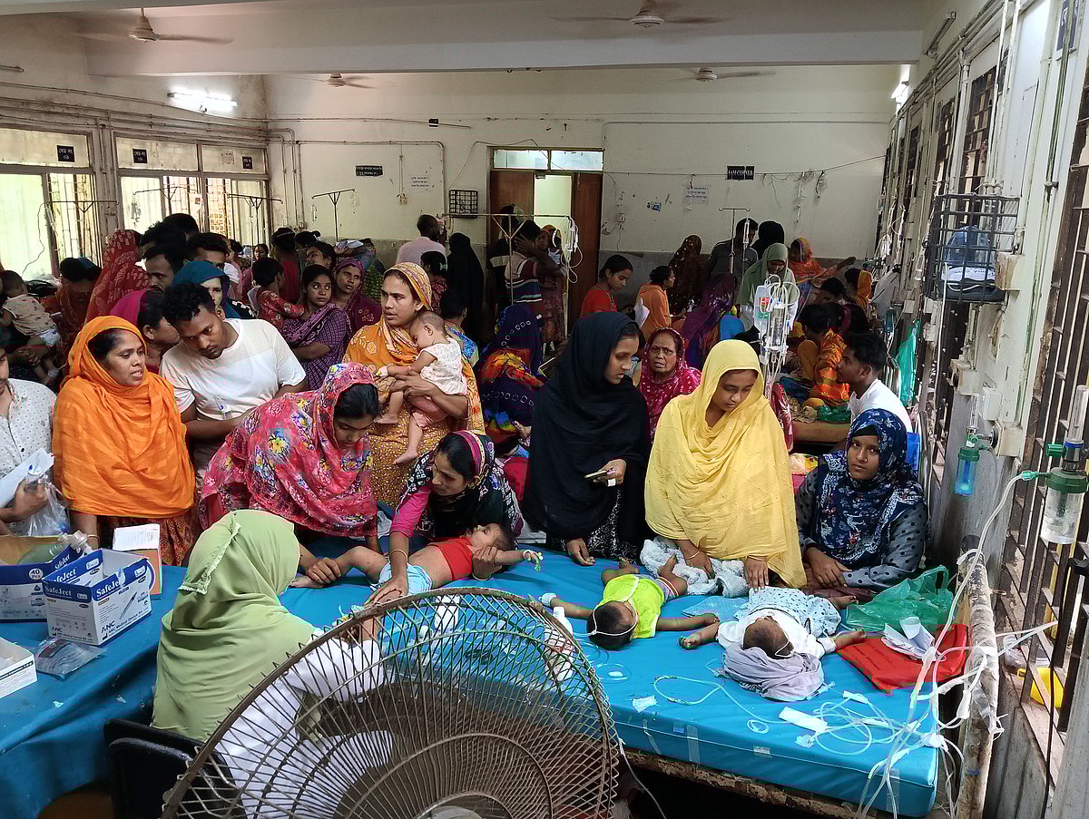 রাজশাহী মেডিকেলে ছোঁয়াচে হামের রোগীদের রাখা হচ্ছে অন্য রোগীদের সঙ্গেই 