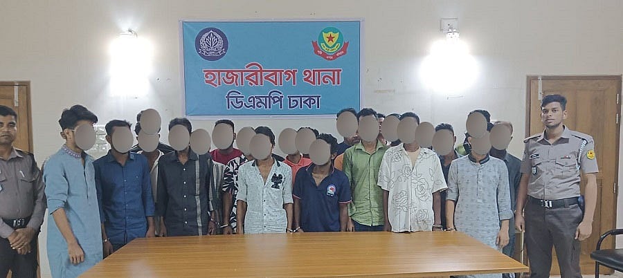 পুলিশের বিশেষ অভিযানে হাজারীবাগ থেকে গ্রেপ্তার ২৫