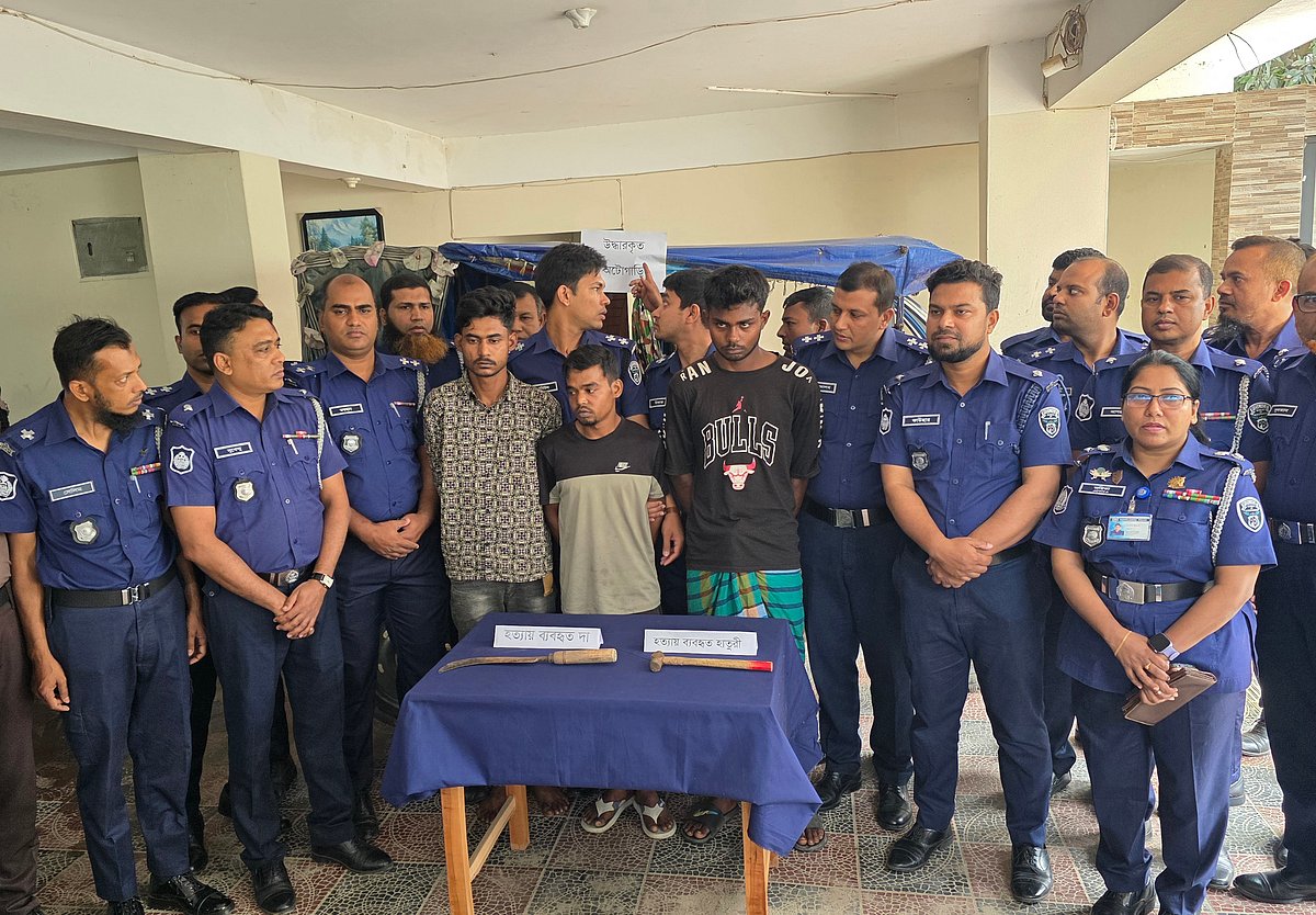 ইজিবাইক ছিনতাইয়ের জন্য গলা কেটে শরীর থেকে মাথা বিচ্ছিন্ন করেন বন্ধু