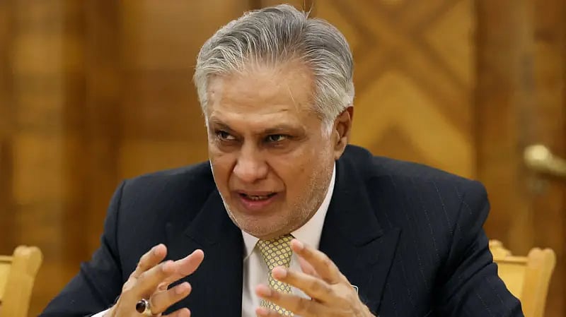 পাকিস্তানের পতাকাবাহী আরও ২০ জাহাজকে হরমুজ প্রণালি পার হতে দেবে ইরান