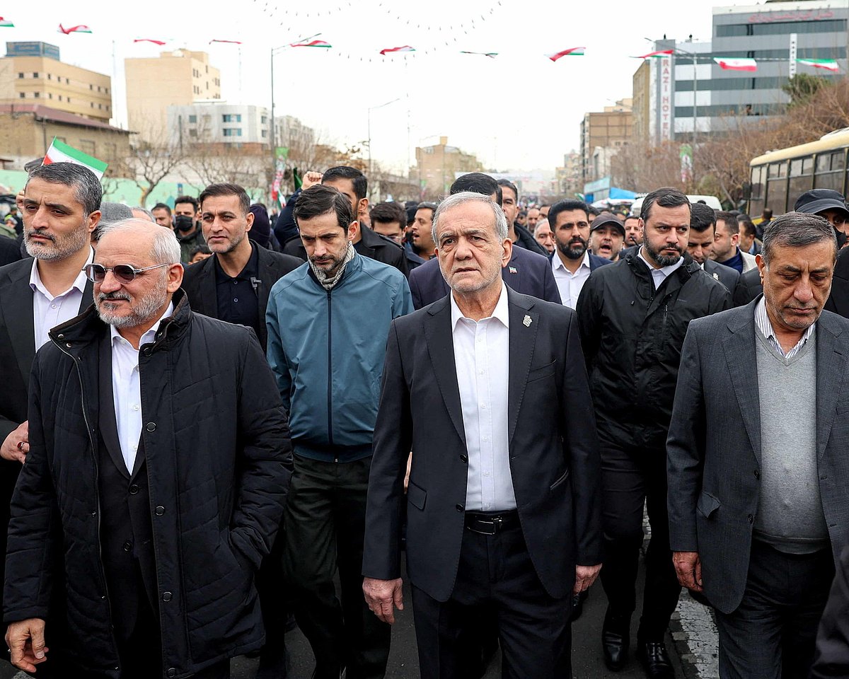 ‘কিছুই স্বাভাবিক নেই’, ইরানের যুদ্ধজীবন নিয়ে দিনলিপিতে আর কী লিখলেন প্রেসিডেন্টের ছেলে