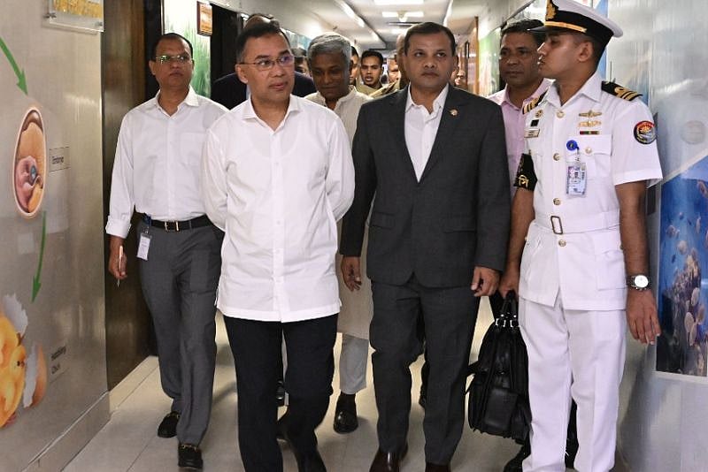 হঠাৎ সচিবালয়ে প্রধানমন্ত্রীর বিভিন্ন মন্ত্রণালয় পরিদর্শন