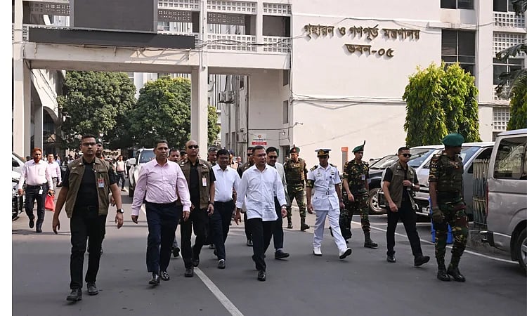 সচিবালয়ে বিভিন্ন মন্ত্রণালয় পরিদর্শন প্রধানমন্ত্রীর