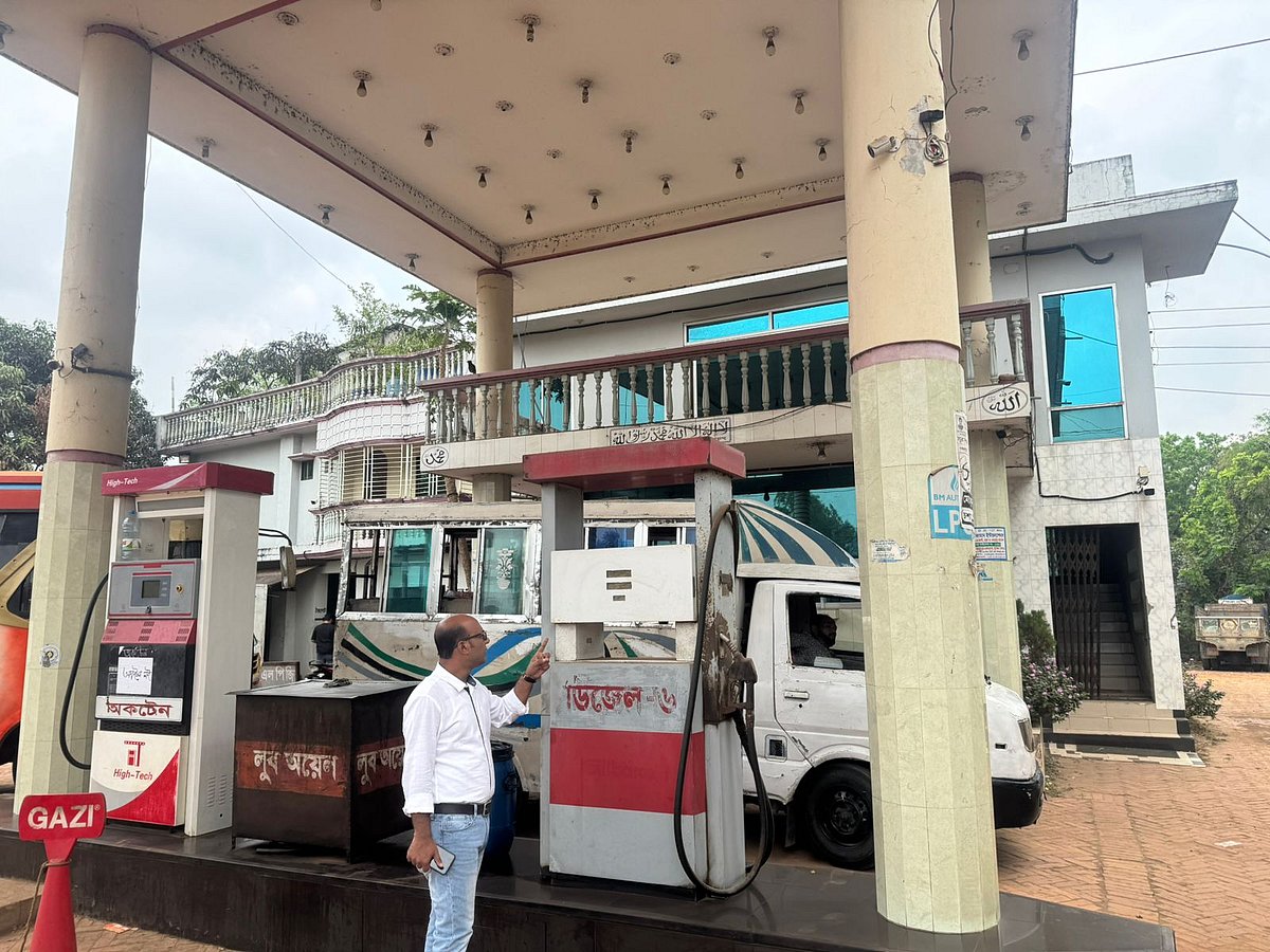 সীতাকুণ্ডে পাম্পে অকটেন নেই, তথ্য গরমিল থাকায় একটিকে জরিমানা