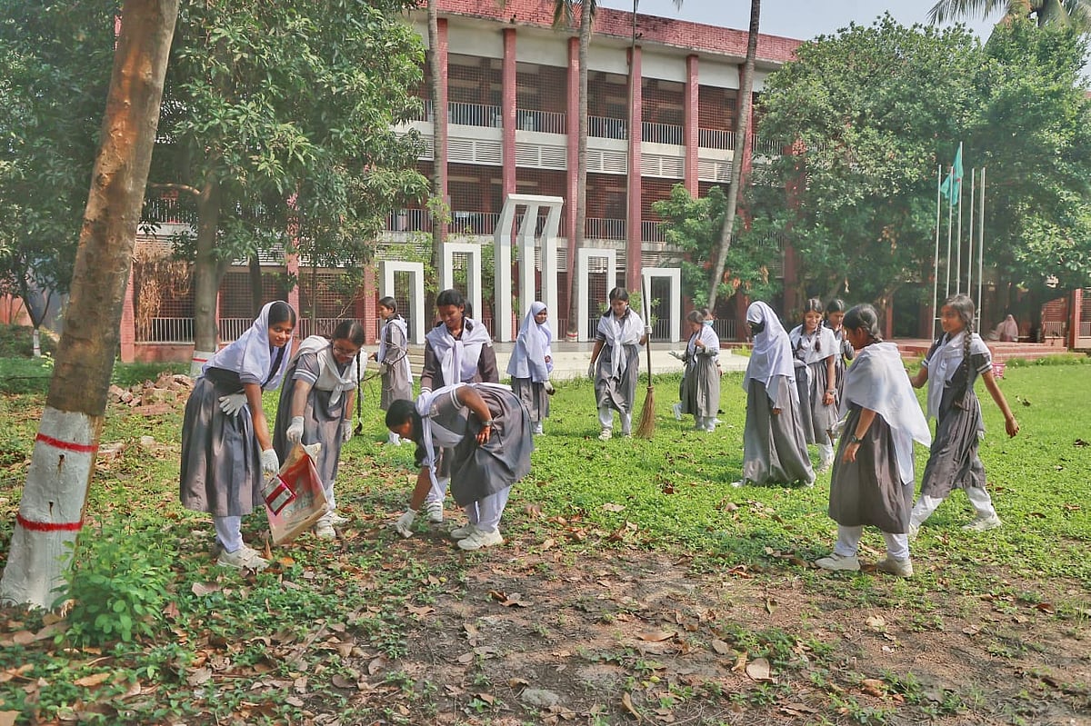 দীর্ঘ ছুটির পর খুলেছে শিক্ষাপ্রতিষ্ঠান