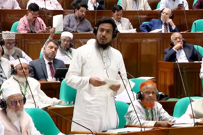 রাস্তার অব্যবস্থাপনার কারণে বাজারে পণ্যের মূল্যমান কমে আসে: আখতার হোসেন