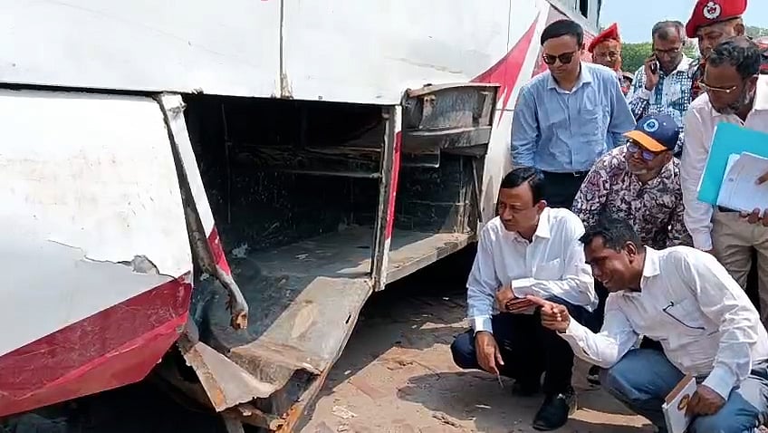 পদ্মায় বাসডুবির ঘটনাস্থল পরিদর্শনে নৌ মন্ত্রণালয়ের তদন্ত দল