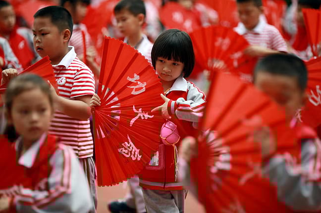 চীনের স্কুলে শারীরিক ও মানসিক স্বাস্থ্যের উন্নতিতে ২ ঘণ্টা শরীরচর্চা চালু