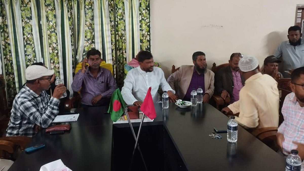 ১০ ঘণ্টা পর ট্যাংকলরি শ্রমিকদের কর্মবিরতি প্রত্যাহার, জ্বালানি তেল সরবরাহ শুরু