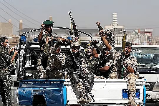 হুতিরা যে কারণে সরাসরি ইরান যুদ্ধে জড়াল