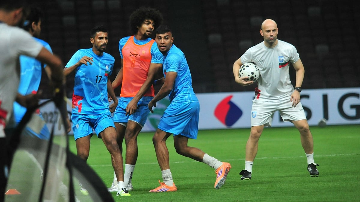 দুই পরিবর্তন নিয়ে সিঙ্গাপুরের বিপক্ষে বাংলাদেশ: ফিরলেন মোরছালিন, গোলবারের সামনে মিতুল