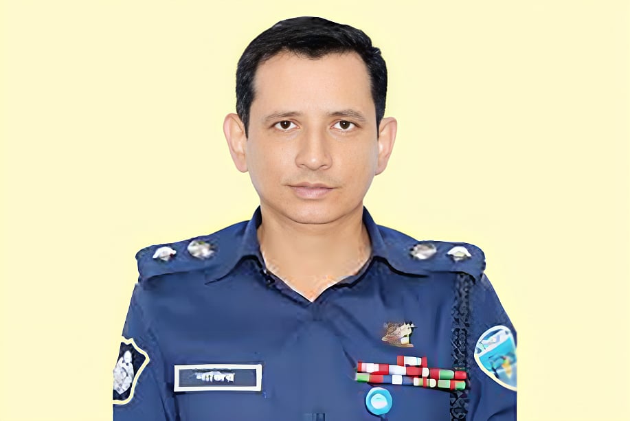 বাসভবনের বাথরুমে পড়ে গুরুতর আহত চট্টগ্রামের এসপি, হেলিকপ্টারে নেওয়া হলো ঢাকায়