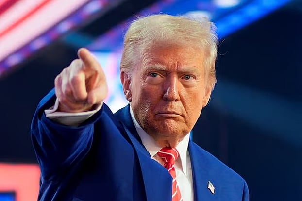 ইরানের জ্বালানি তেল ও খারগ দ্বীপের নিয়ন্ত্রণ চাই: ট্রাম্প