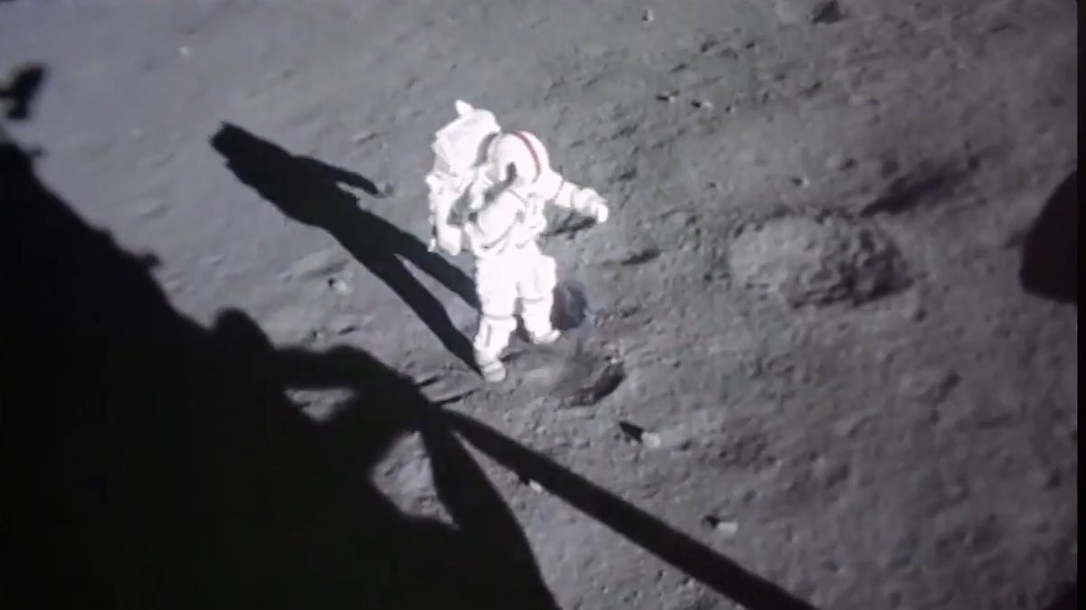 চাঁদে যাচ্ছে মানুষ, ৯০ বিলিয়ন ডলারের মিশনে কী খুঁজছে নাসা?