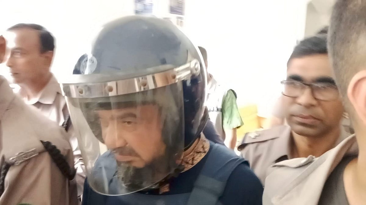 বরখাস্ত সেনা কর্মকর্তা আফজাল নাছের ৬ দিনের রিমান্ডে